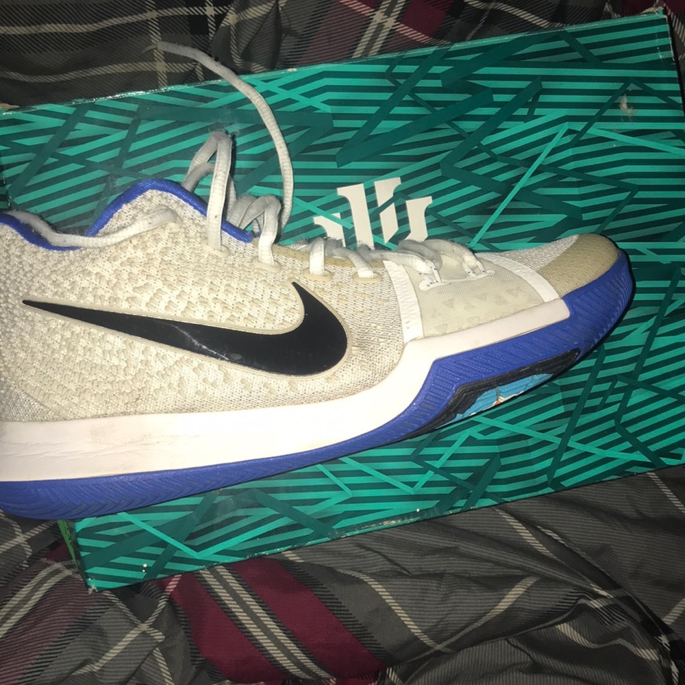 Kyrie 3s